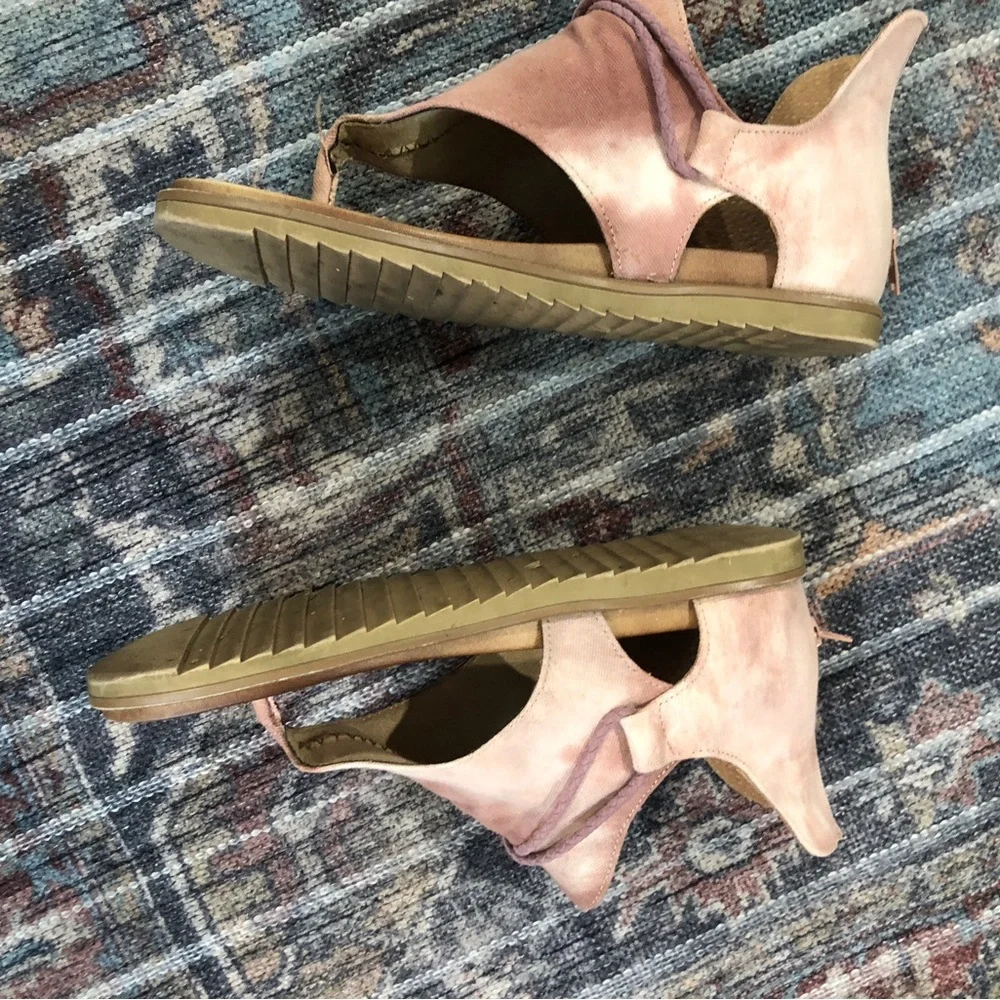 Very G dusty rose sandals. - Picture 4 of 5